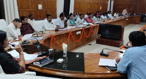 डीएम की अध्यक्षता में सम्पन्न हुई बाल श्रम उन्मूलन एवं श्रम बंधु समिति की बैठक