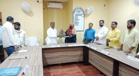 नगर पंचायत इकौना के नवनिर्वाचित बोर्ड की प्रथम बैठक सम्पन्न  नगर पंचायत इकौना के विकास कार्याे को पूरा कराने में सहयोग प्रदान करें नवनिर्वाचित अध्यक्ष एवं सदस्यगण- मा0 सांसद