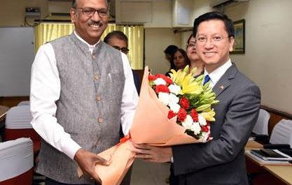 राजदूत श्री गुयेन थान हई के नेतृत्व में आए वियतनाम के शिष्टमंडल ने कानूनी मामले विभाग के अपर सचिव डॉ. राजीव मणि और अन्य अधिकारियों से मुलाकात की