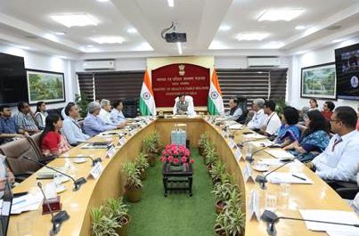 केन्द्रीय स्वास्थ्य मंत्री डॉ. मनसुख मांडविया ने अमरनाथ यात्रा के दौरान प्रदान की जाने वाली स्वास्थ्य सेवाओं की समीक्षा की
