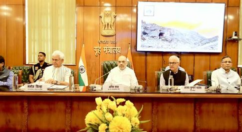 केंद्रीय गृह एवं सहकारिता मंत्री श्री अमित शाह ने आज नई दिल्ली में एक उच्चस्तरीय बैठक में श्री अमरनाथ यात्रा की तैयारियों की समीक्षा की