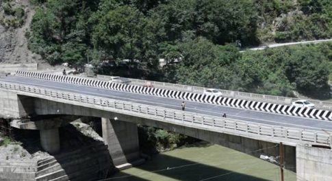 केंद्रीय मंत्री श्री नितिन गडकरी ने बताया कि जम्मू-कश्मीर में राष्ट्रीय राजमार्ग-44 के उधमपुर-रामबन खंड पर चिनाब नदी पर 2-लेन के जैसवाल पुल का निर्माण पूरा हो गया है