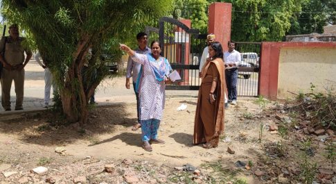 सहायक चकबन्दी अधिकारी कार्यालय का डीएम ने किया निरीक्षण