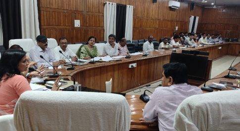 डीएम की अध्यक्षता में सम्पन्न हुई नीति आयोग के सूचकांको की समीक्षा बैठक