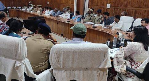 डीएम की अध्यक्षता में सम्पन्न हुई जिला शान्ति समिति की बैठक