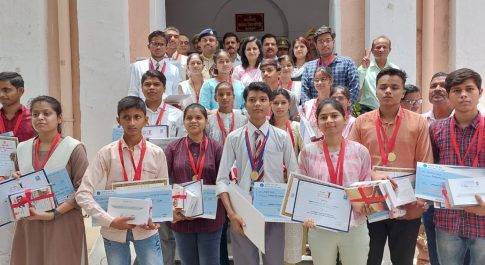 अलंकरण समारोह में सम्मानित हुए जिले के 22 मेधावी छात्र-छात्राएं