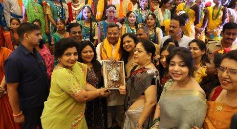 थारू जनजाति की लोक कलाओं, नृत्य व गीतों का गवाह बना ‘‘देशज’’