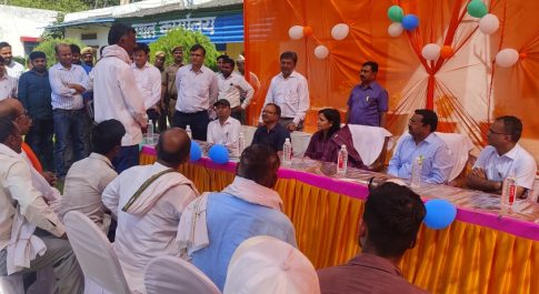 गोपिया बैराज का डीएम मोनिका रानी ने किया निरीक्षण बाढ़ प्रभावित क्षेत्रों के ग्राम प्रधानों से रूबरू हुई डीएम