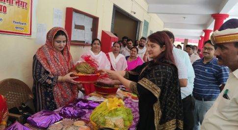 सीडीओ ने गर्भवती महिलाओं की करायी गोदभराई 03 बच्चों को कराया अन्नप्रासन्न