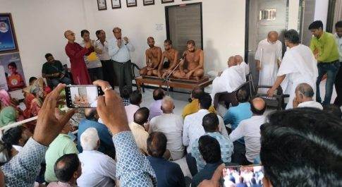 दो परम्परा का मधुर मिलन हुआ आदित्य सागर जी ने संथारा साधक के दर्शन किए “संथारा जीवन का अन्तिम मनोरथ “- -मुनि हर्षलाल
