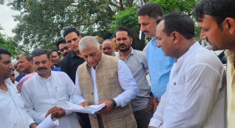 लोनी के बाढ़ग्रस्त इलाकों में क्षेत्रवासियों को ना हो किसी भी तरह की समस्या – जनरल डॉक्टर विजय कुमार सिंह