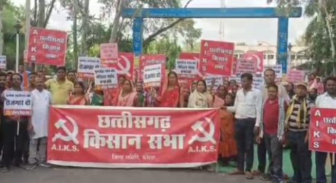 रोजगार, पुनर्वास, जमीन वापसी के लिए 40 गांवों के हजारों ग्रामीण हुए एकजुट ; किसान सभा ने एसईसीएल के गेवरा मुख्यालय को रात 10 बजे तक घेरा, अधिकारी-कर्मचारी ऑफिस में बने बंधक