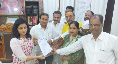 राजकीय इंटर कॉलेज रमपुरवा में पूर्व प्रधानमंत्री पंडित जवाहरलाल नेहरु जी की मूर्ति स्थल पर हो रहे