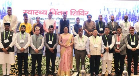 केंद्रीय स्वास्थ्य मंत्री डॉ. मनसुख मांडविया ने देहरादून में उत्तराखंड के मुख्यमंत्री श्री पुष्कर सिंह धामी, सिक्किम के मुख्यमंत्री श्री प्रेम सिंह तमांग, केंद्रीय स्वास्थ्य और परिवार कल्याण राज्य मंत्री डॉ. भारती प्रवीण पवार और प्रोफेसर एसपी सिंह बघेल की उपस्थिति में दो दिवसीय चिंतन शिविर का उद्घाटन किया