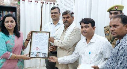 कटान प्रभावित मजरा अस्सीपुरवा के निवासियों ने डीएम का जताया अभार