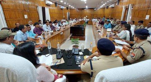 त्यौहारों को शान्तिपूर्ण ढ़ंग से सम्पन्न कराने में संभ्रान्तजनों की महत्वपूर्ण भूमिका: जिलाधिकारी