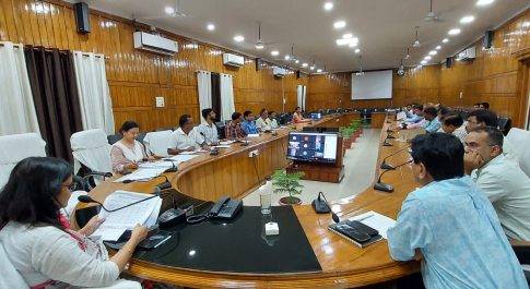 डीएम की अध्यक्षता में सम्पन्न हुई जिला आधार अनुश्रवण समिति की बैठक