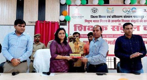 तीन दिवसीय शिक्षक संकुल कार्यशाला का जिलाधिकारी ने किया शुभारम्भ