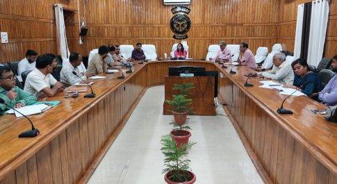 अभिनव पहल कर नगर को स्वच्छ व सुन्दर बनाएं नगर निकायः डीएम