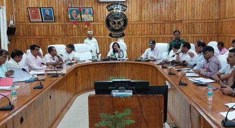न्याय पंचायतवार नामित नोडल अधिकारियों के साथ डीएम ने की बैठक विभिन्न विभागों के योजनाओं एवं कार्यक्रमों के सत्यापन का दिया निर्देश नोडल अधिकारी योजनाओं एवं कार्यक्रमों की परखेगें जमीनी हकीकत