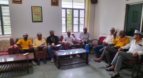 कुमारिया खेड़ा में व्यवस्थित नाली निर्माण के लिए सीईओ एवं जिला कलेक्टर के नाम SDM को ज्ञापन सौंपा