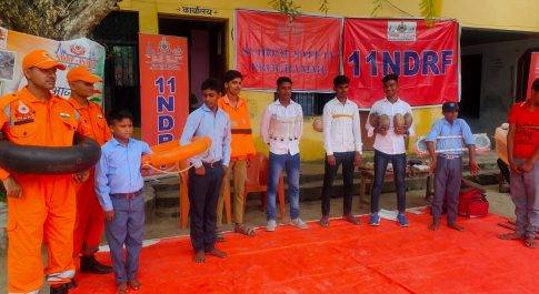 जिला आपदा प्रबन्धन प्राधिकरण के तत्वावधान में एनडीआरएफ टीम द्वारा आपदा प्रबंधन की दी गयी जानकारी