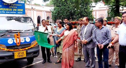 डीएम ने इण्डियन बैंक के जागरूकता रथ को झण्डी दिखाकर किया रवाना