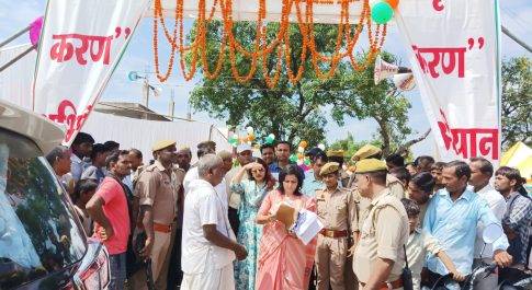 ‘‘सेवा से संतृप्तिकरण’’ अभियान का डीएम मोनिका रानी ने किया शुभारम्भ
