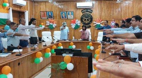 सदभावना दिवस पर डीएम ने दिलायी प्रतिज्ञा