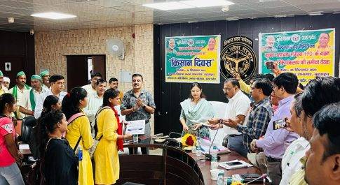कलेक्टर बिटिया प्रोग्राम के तहत कोचिंग प्राप्त कर रही बालिकाओं से सीडीओ ने की भेंट