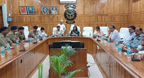 कानून व्यवस्था से खिलवाड़ करने वाले बख्शे नहीं जायेंगे: जिलाधिकारी