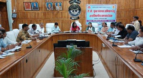 खराब प्रदर्शन वाले स्वास्थ्य कर्मी देखेंगे बाहर का रास्ता: डीएम