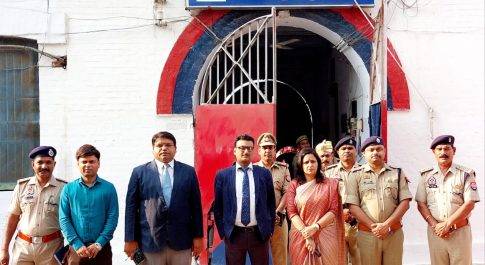 जनपद न्यायाधीश ने डीएम व एसपी के साथ किया जिला कारागार का निरीक्षण