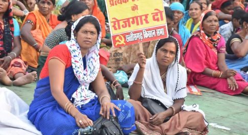 कुसमुंडा में कोयला की आर्थिक नाकाबंदी सफल, भूविस्थापितों ने खदान और सायलो पर किया कब्जा, एसईसीएल को करोड़ों का नुकसान, 21 को होगी त्रिपक्षीय वार्ता