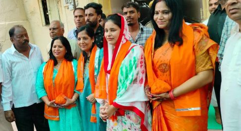 सुनीता केजरीवाल , गुरप्रीत कौर व अनीता सिंह ने नाथद्वारा श्रीनाथजी के दर्शन किए