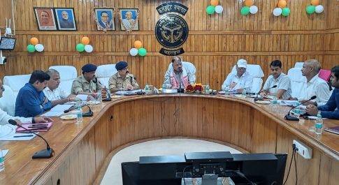 राज्यमंत्री डॉ. देवेन्द्र शर्मा ने जिले के अधिकारियों के साथ की बैठक