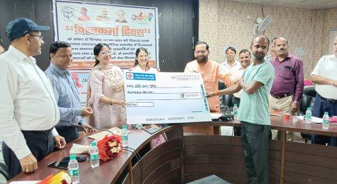 विश्वकर्मा जयन्ती के उपलक्ष्य में 12 लाभार्थियों को प्रदान किये गये ऋण स्वीकृति पत्र  30 लाभार्थियों को बांटे गये टूलकिट