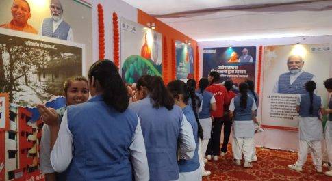 चित्र प्रदर्शनी का अन्तिम दिन रहा छात्र-छात्राओं के नाम