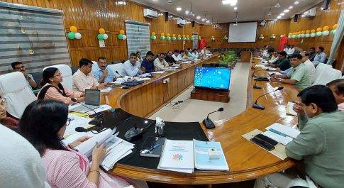 डीएम ने की ब्लाक विकास रणनीति तैयारी की समीक्षा बैठक