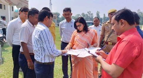 डीएम ने निर्माणाधीन तहसील भवन मिहींपुरवा का किया निरीक्षण