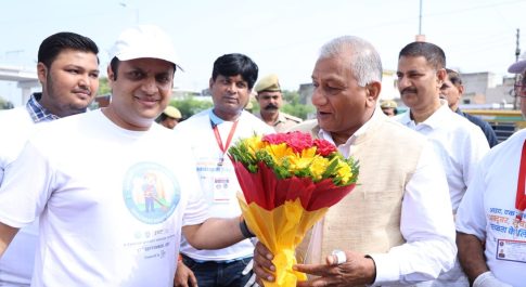 “स्वच्छता ही सेवा” कार्यक्रम के अंतर्गत डॉक्टर वीके सिंह ने सफाई करके जनमानस को किया प्रेरित 