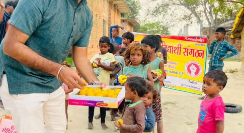 भारतीय युवा विद्यार्थी संगठन ने गरीब बच्चों के साथ मनाई दिवाली, बाटी खुशियां