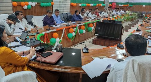 डीएम की अध्यक्षता में सम्पन्न हुई बेसिक शिक्षा विभाग की समीक्षा बैठक