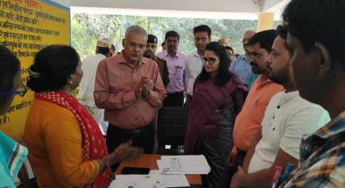 रोल प्रेक्षक आयुक्त देवीपाटन मण्डल ने मतदान केन्द्रों का किया निरीक्षण पुनरीक्षण कार्य की ज़मीनी हकीकत का लिया जायज़ा