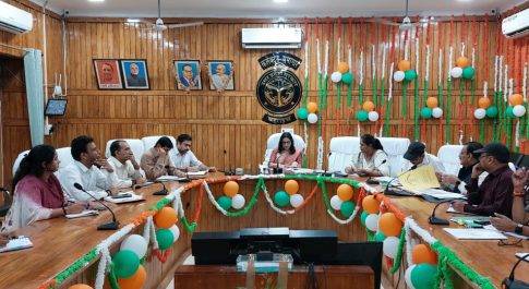 संकल्प यात्रा के दृष्टिगत डीएम ने अधिकारियों के साथ की बैठक