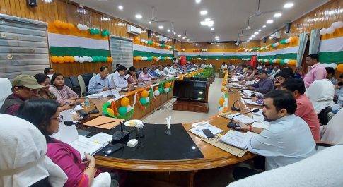 डीएम मोनिका रानी की अध्यक्षता में सम्पन्न हुई राजस्व कार्यों की समीक्षा बैठक
