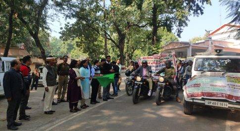 सीडीओ ने मोटर साइकिल जागरूकता रैली को किया रवाना