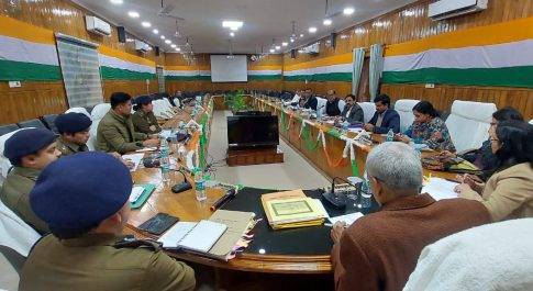 आयुक्त व डीआईजी ने की कानून व्यवस्था की समीक्षा