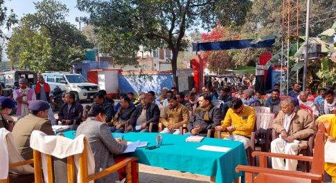 समाधान दिवस का जायजा लेने थाना रिसिया पहुॅचे डीएम व एसपी