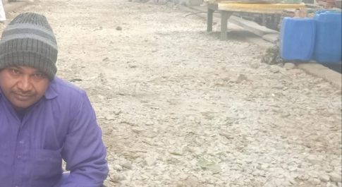 नपंचायत मे अवरुद्ध सड़क निर्माण कार्य से जनता को हो रही परेशानी